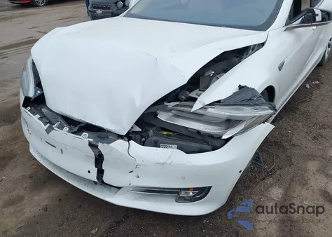 2016 Tesla Model S 60D/70D/75D/85D/90D z USA, uszkodzony, nr VIN 5YJSA1E26GF141480